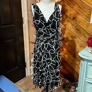 Size 10P Black Dress Box D